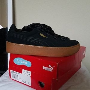 Black ribbon lace puma